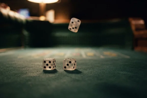 Jeux de dés en casino en ligne : ce que la loi française interdit